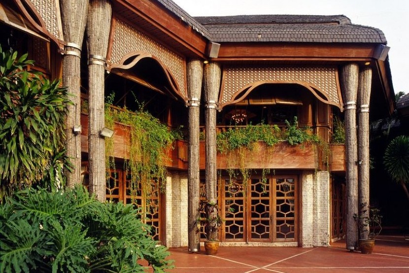 Istana Kelapa atau Tahanang Pilipino menggunakan kayu kelapa untuk hampir seluruh bagian rumah.