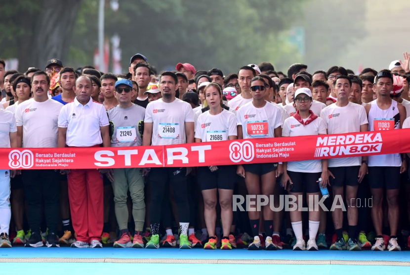 Istana Kepresidenan Jakarta bersama Kementerian Pemuda dan Olahraga (Kemenpora) menggelar Merdeka Run 8.0K di Jalan Medan Merdeka Utara, Jakarta Pusat, Ahad (24/8/2025).