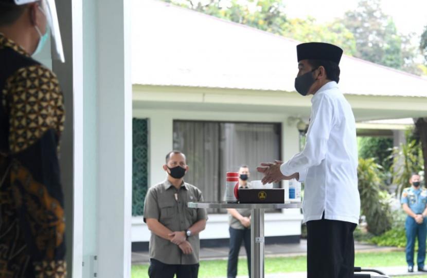 Istana Kepresidenan menerapkan protokol kesehatan ketat memasuki masa normal baru. Termasuk Presiden Joko Widodo yang juga mengikuti aturan kesehatan ketat.