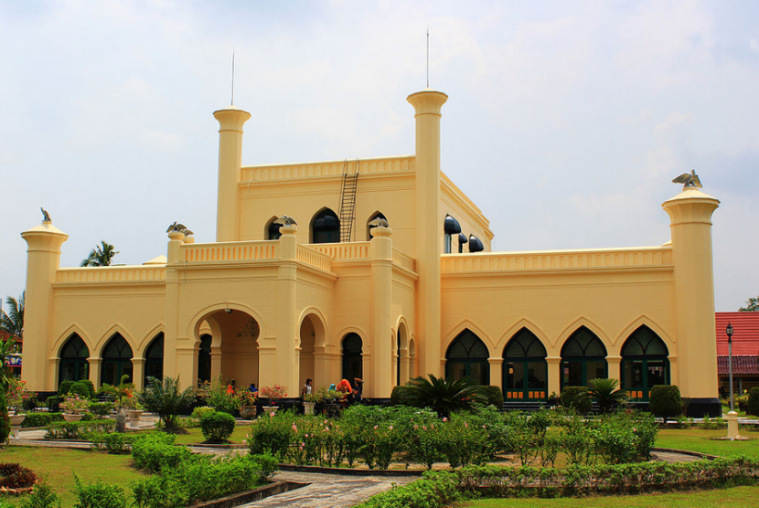 Istana Kesultanan Kesultanan Siak Sri Inderapura di Riau