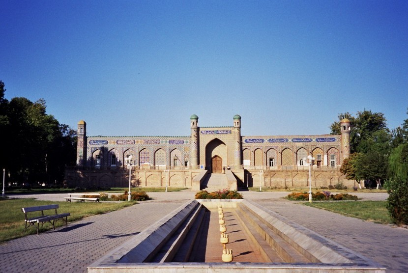 Istana Khudayar Khan di Lembah Fergana.