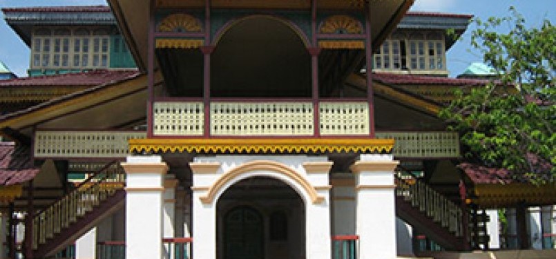 Istana Lima Laras