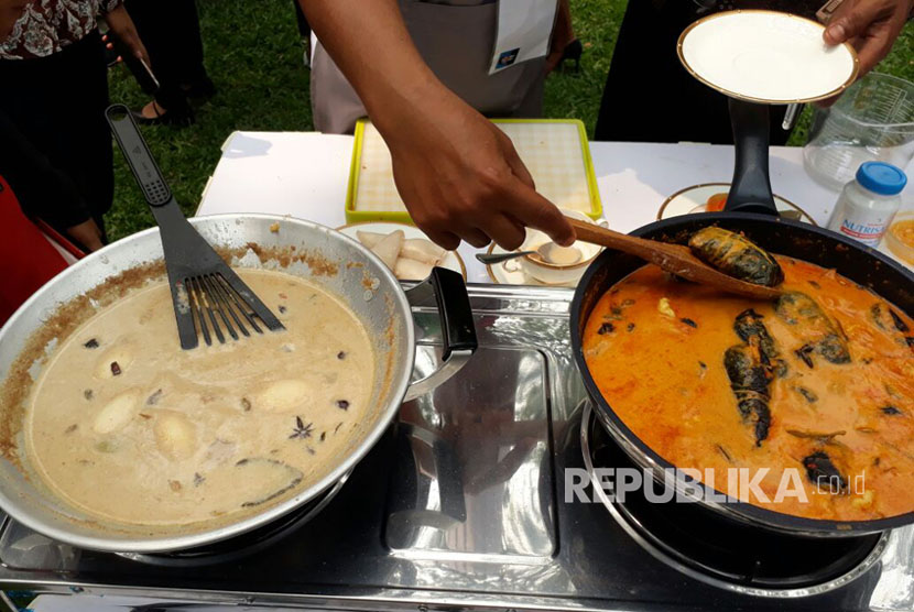 Lomba masak ikan di halaman Istana Negara dalam rangka memperingati hari kemerdekaan, Selasa (15/8).