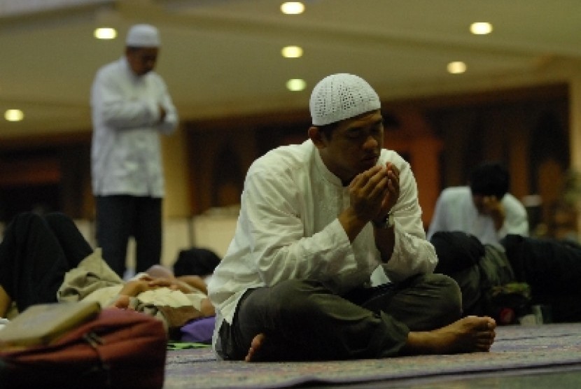 Syekh Ibnu Athaillah memberikan cara hadapi dosa besar dan dosa kecil. Ilustrasi Istighfar (ilustrasi)