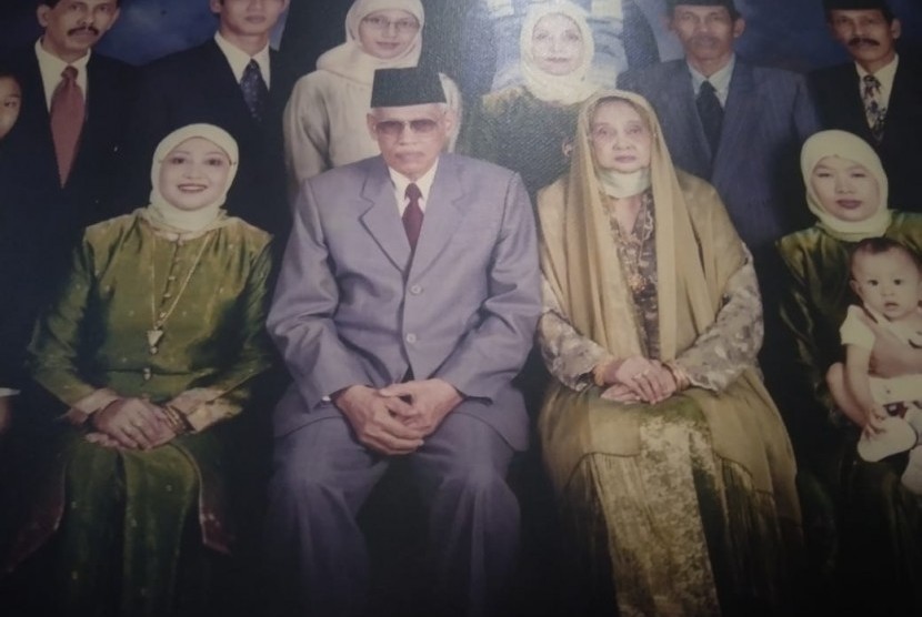 Foto keluarga KH Ali Yafie dan Nyai Hj Aisyah