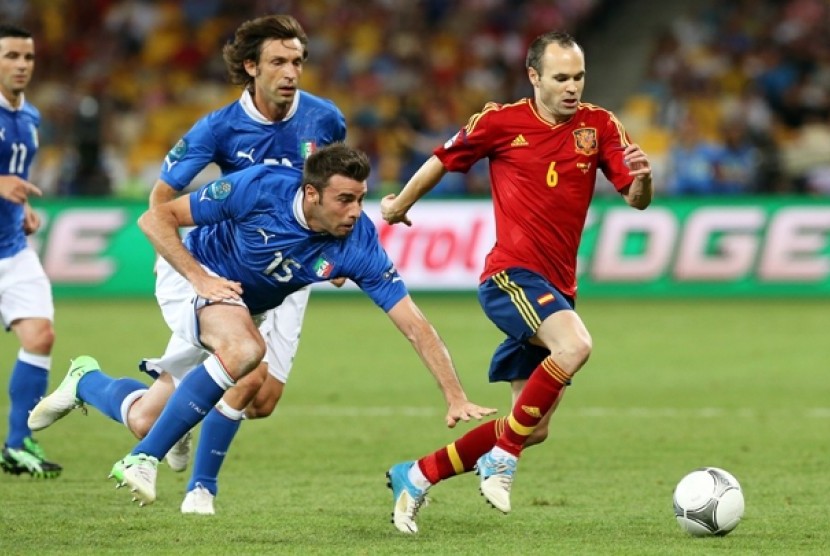 Italia vs Spanyol pada Piala Eropa 2012.