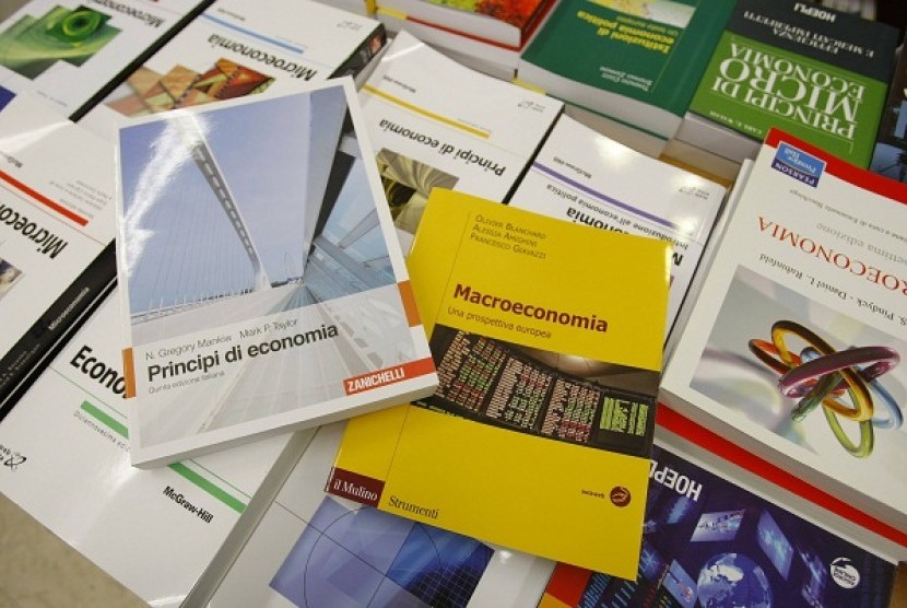 Italian language economics textbooks are seen on display in this picture illustration at a book store in Milan June 28, 2012. A revolution is building at the heart of academic economics, particularly in Europe. As the crisis deepens, economists have been f