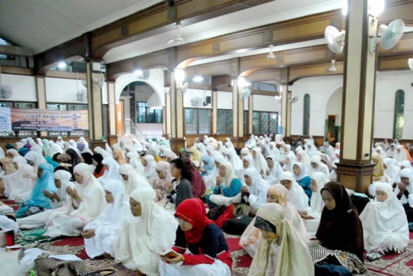 Salah satu kegiatan i'tikaf di Masjid Agung Sunda Kelapa (MASK) Menteng, Jakarta Pusat.