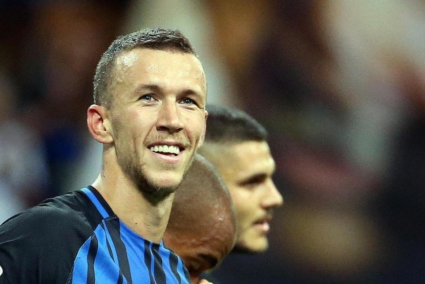 Ivan Perisic (kiri).