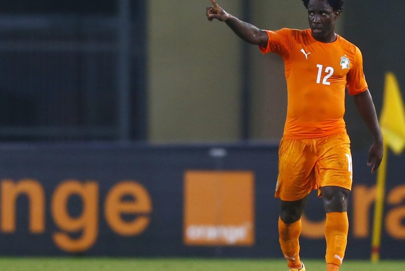 Ivory Coast's Wilfried Bony celebrates his second goal during their quarter-final soccer match of the 2015 African Cup of Nations against Algeria in Malabo February 1, 2015.