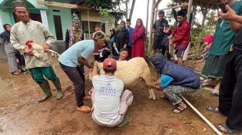 Jabar Quick Response (JQR) mendistribusikan hewan kurban ke desa terpencil di Jabar.