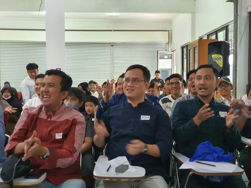 Jafrial Jasman, founder Sejuta Pengusaha mengikuti One Day Training (ODT) Metode Kauny, bersama Ustadz Bobby Herwibowo dan Ustadz Habiburrohim  di Stikes Dharma Husada, Antapani, Bandung, Senin, (27/6/2022).