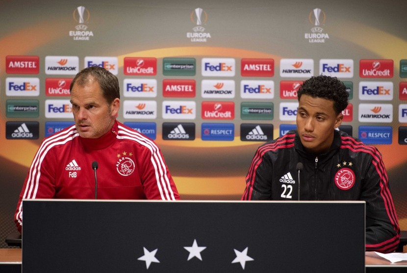 Jairo Riedewald (kanan) dan Frank de Boer.