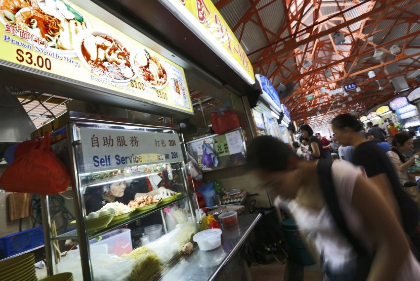 Jajanan kaki lima Singapura menjadi destinasi kuliner yang tak kalah penting dicoba saat berlibur ke Negara Singa.