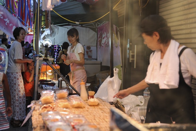 Jajanan pinggir jalan di Tokyo juga memiliki beragam varian yang menggugah selera (Foto: suasana street food di Jepang)