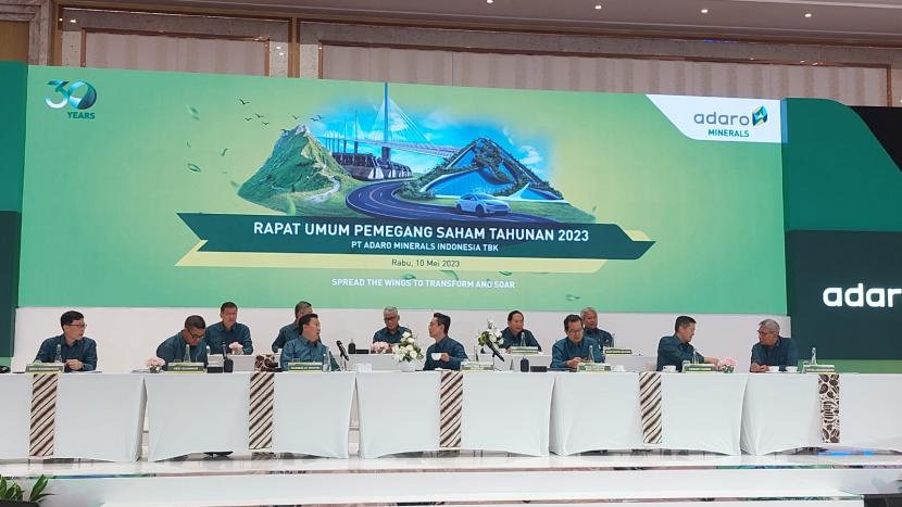 Jajaran Dewan Komisaris dan Direksi PT Adaro Minerals, TbK menggelar Rapat Umum Pemegang Saham Tahunan di Hotel St. Regis, Jakarta, Rabu (10/5/2023).  