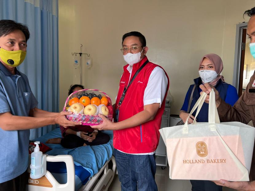 Jajaran Direksi Pertamina Patra Niaga terjun langsung ke sejumlah rumah sakit untuk menemui langsung korban maupun keluarga korban yang terdampak insiden Plumpang, sejak Jumat (3/3/2023) malam. 