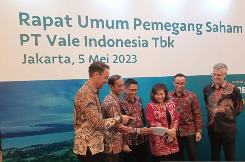 Jajaran direksi PT Vale Indonesia Tbk dalam Rapat Umum Pemegang Saham Tahunan (RUPST) di Jakarta, Jumat. 