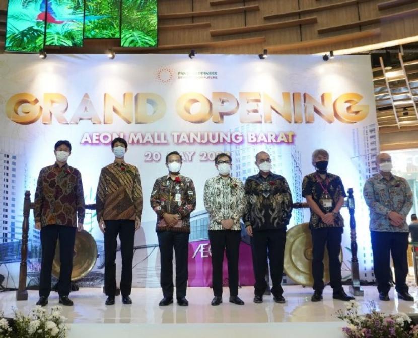 Jajaran Direksi Sinar Mas Land dan AEON Mall menghadiri Grand Opening AEON Mall Southgate Tanjung Barat pada Jumat (20/5/2022).