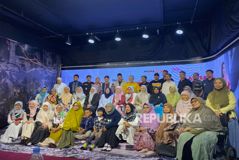 Jajaran filmmaker menggelar sosialisasi mengenai film Hayya 3: Gaza di AQL Islamic Center, Jakarta Selatan, Kamis (1/5/2025).
