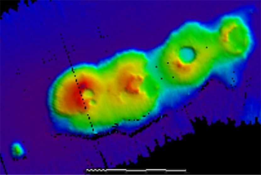 Jajaran gunung berapi bawah laut (ilustrasi)