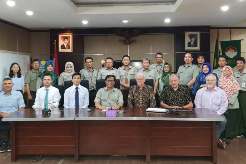 Jajaran Kementan berfoto bersama pengurus FAO