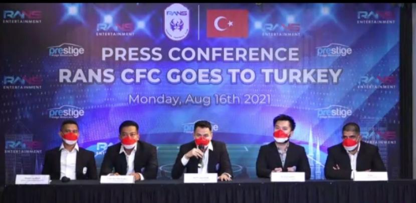 Jajaran manajemen Rans CFC mengumumkan rencana uji tanding mereka di Turki via jumpa pers virtual pada Senin (16/8).