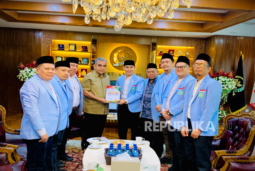 Ketua MPR: Masjid Harus Jadi Pusat Solusi Umat Hadapi Kemiskinan Hingga Anak Putus Sekolah