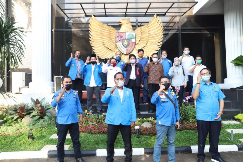 Jajaran pengurus KNPI saat mengunjungi kantor BPIP di Jakarta, Kamis (23/7).