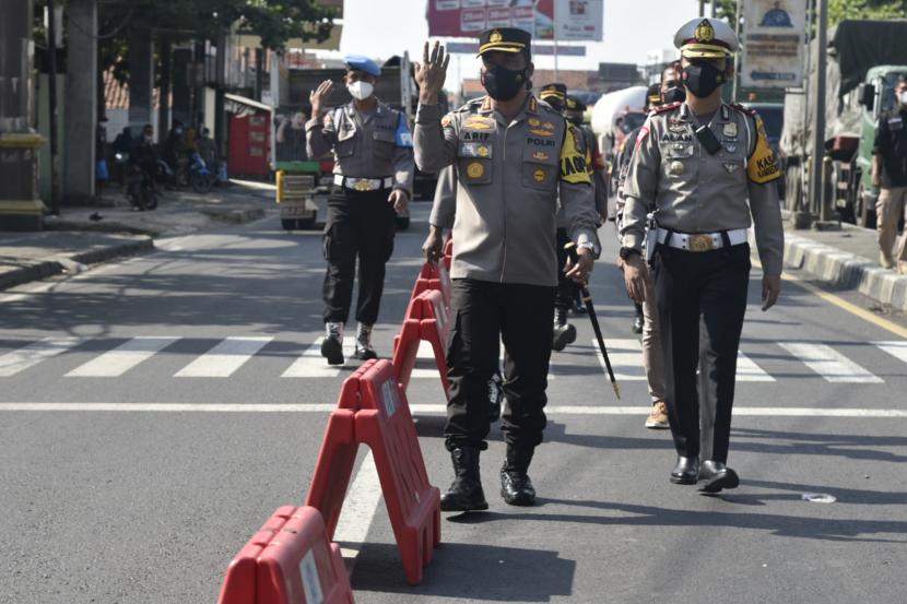 Jajaran Polresta Cirebon melakukan penyekatan di jalur tol dan jalur non tol pada 16 - 20 Juli 2021. Penyekatan tersebut dilaksanakan untuk mengantisipasi libur Hari Raya Idul Adha