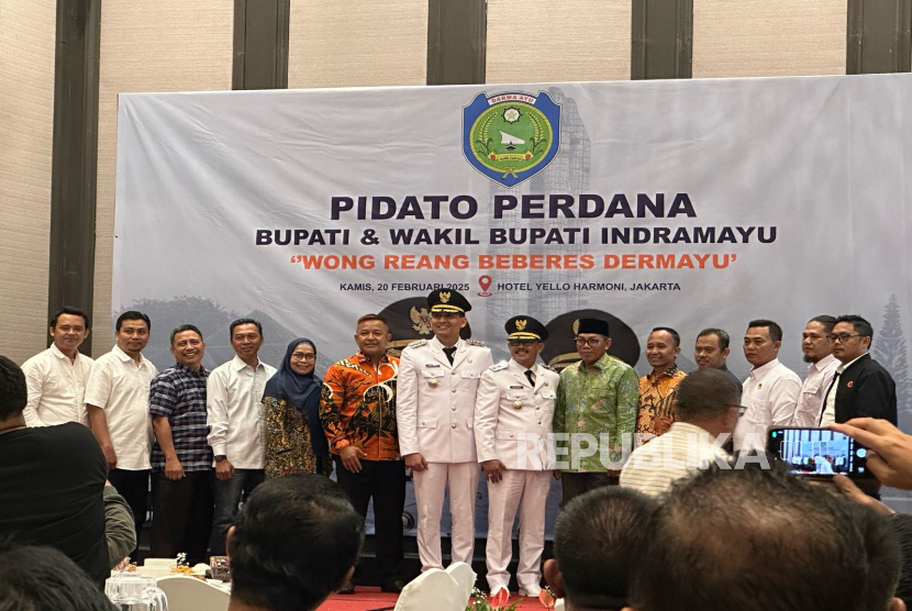 Bupati Indramayu Lucky Hakim dan Wakil Bupati Syaefudin menyampaikan pidato perdana di hadapan relawan, di Jakarta, Kamis (20/2/2025), usai dilantik Presiden Prabowo Subianto.