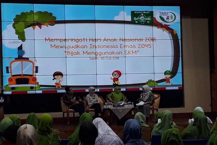 JAKARTA -- Dalam rangka memperingati Hari Anak Nasional 2018, Pimpinan Pusat Muslimat NU dan Yayasan Abhipraya Insan Cendekia Indonesia (YAICI) menggelar talk show di Gedung A Kemndikbud, Jakarta, Senin (30/7). Acara ini bertajuk Mewujudkan Indonesia Emas 2045 dengan tema Bijak Menggunakan Susu Kental Manis.