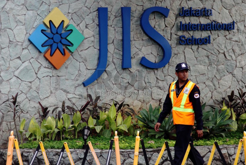 Jakarta International School (JIS).