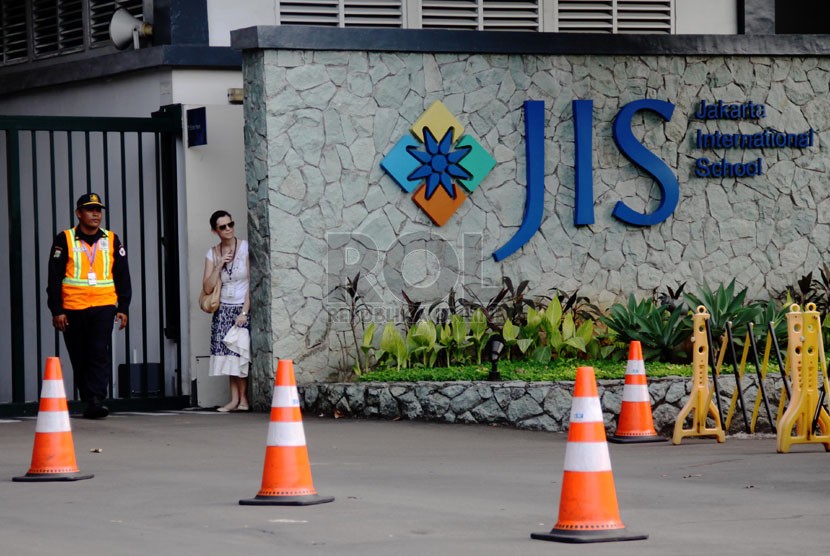 Jakarta International School (JIS).