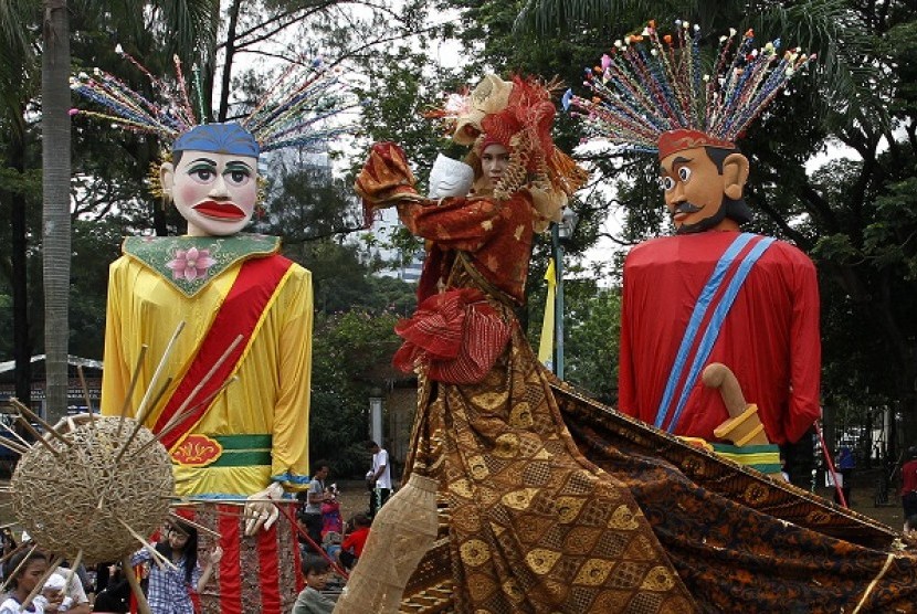 Jakarta launches a cultural festival at National Monument (Monas) in Jakarta, on Sunday.  