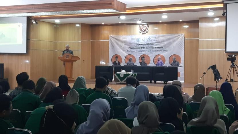 JAKARTA -- Pimpinan Daerah Nasyiatul Aisyiyah (PDNA) Jakarta Selatan dan Aisyiah Uhamka menggelar seminar nasional di kampus UHAMKA, Kebayoran Baru, Jakarta Selatan, Jumat (30/12/2022). 