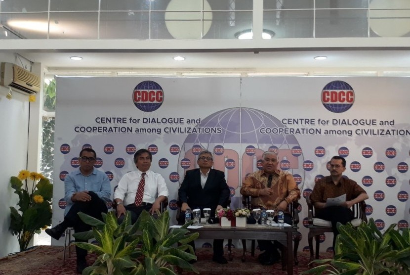 Indonesian President's Special Envoy for Dialogue and Interfaith Cooperation and Civilization Din Syamsuddin holds a press conference at the Centre for Dialogue and Cooperation among Civilizations (CDCC) office, South Jakarta, Tuesday (July 3). 