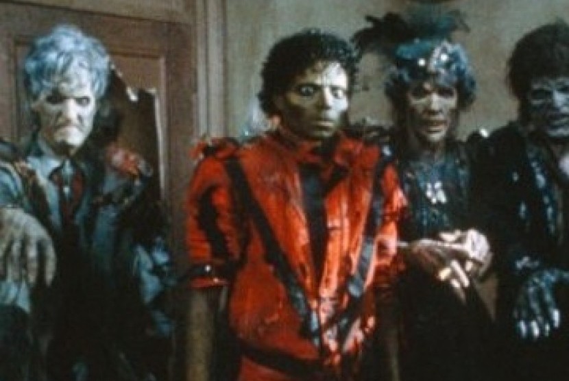 Michael Jackson dalam klip Thriller. Album hit ini dipoles audionya oleh Bruce Swedien. Audio engineer kondang tersebut meninggal pada 16 November.