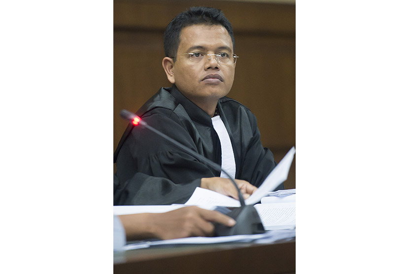 Jaksa KPK Yudi Kristiana menghadiri sidang pembacaan tuntutan dengan terdakwa Otto Cornelis Kaligis dalam kasus dugaan tindak pidana korupsi suap Majelis Hakim dan Panitera PTUN Medan, Sumatera Utara di Pengadilan Tipikor, Jakarta, Rabu (18/11).