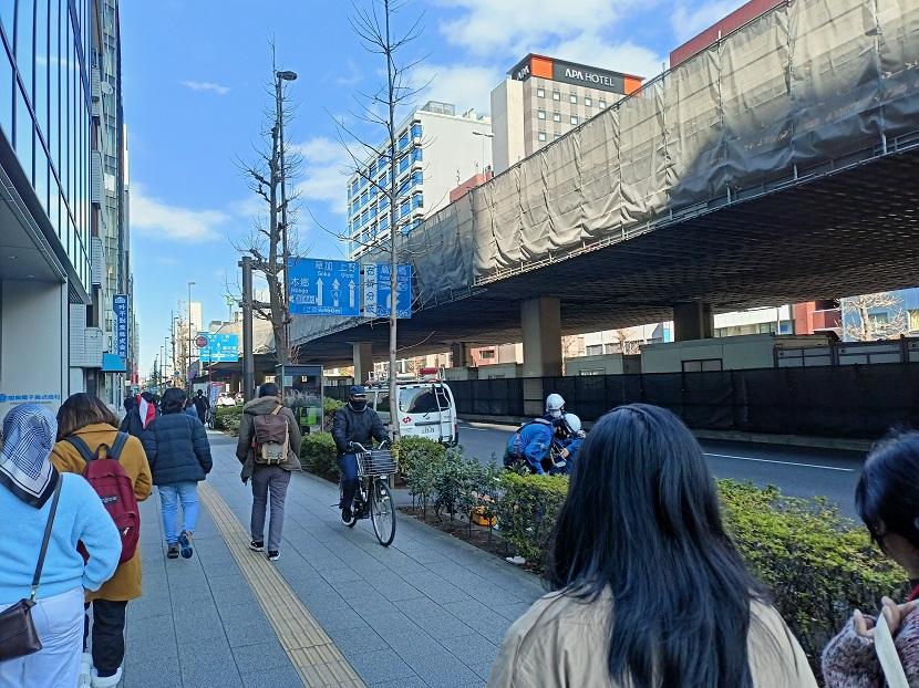 Jalan Akihabara, Tokyo, yang sibuk di siang hari.