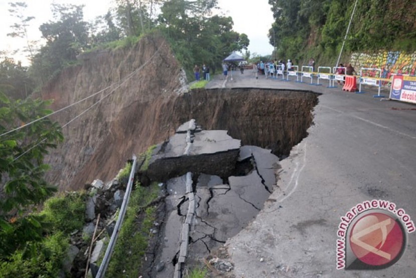 Jalan ambles di Ciregol, Bumiayu, Brebes