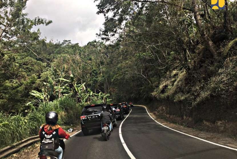 jalan baru di ruas jalan Mengwitani - Singaraja Bali