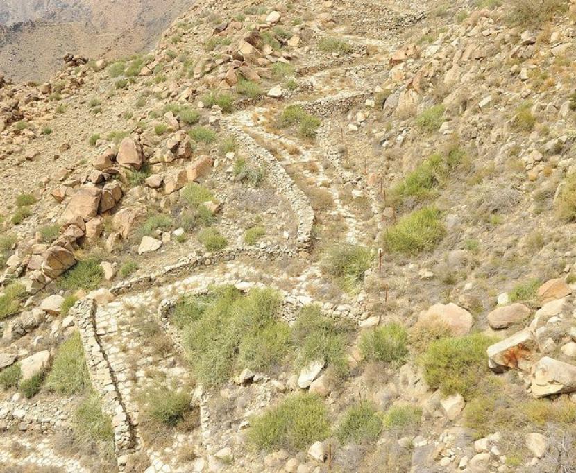 Peninggalan Sejarah Rute Karavan Kuno antara Taif dan Makkah. Jalan batu kuno yang menghubungan Taif dan Makkah di Arab Saudi. Pejalan kaki menggunakan jalur ini hingga 1960-an.