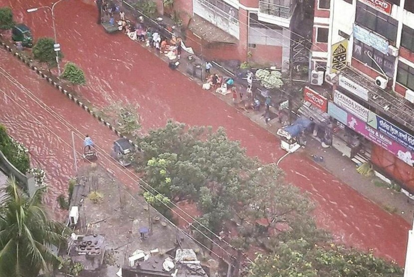 Jalan-jalan di Kota Dhaka yang banjir darah