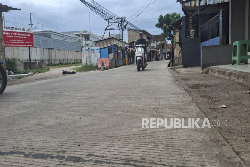 Jalan Kebon Kalapa di Kabupaten Bandung Bandung Barat yang Diperbaiki Tahun 2025. Pemkab Bandung Barat Menjadikan Perbaikan Jalan Sebagai Prioritas Pembangunan.