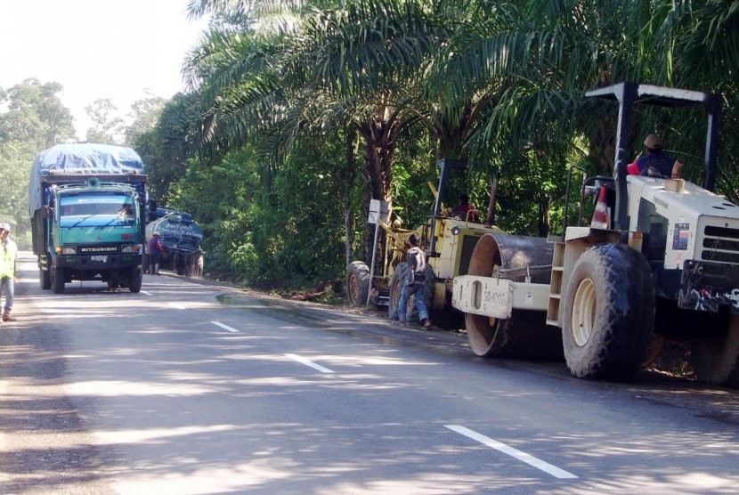    Jalan lintas Sumatera (Jalinsum) ruas Lahat-Tebing Tinggi di Provinsi Sumatera Selatan (Sumsel).