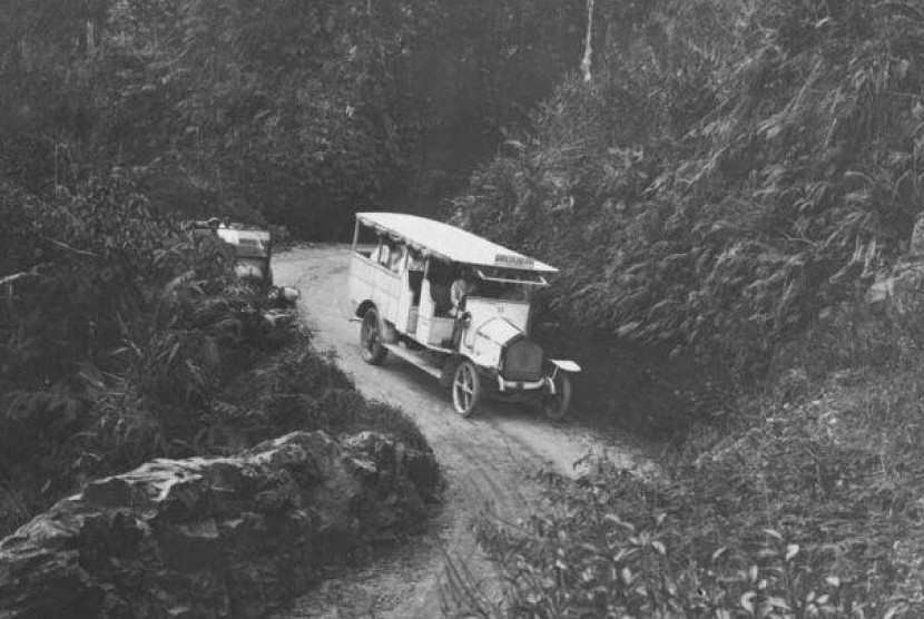 Jalan menuju Batu Lobang, Tapteng, di zaman penjajahan Belanda (ilustrasi)