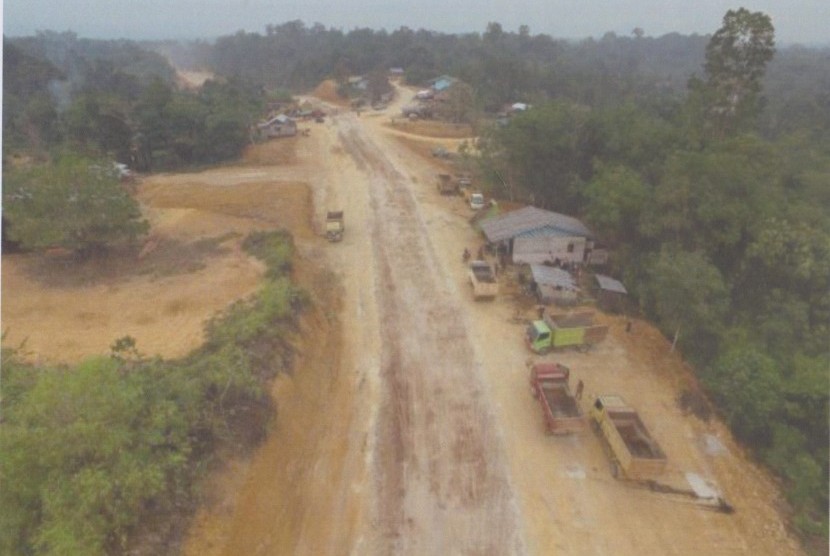 Jalan perbatasan di Kalimantan