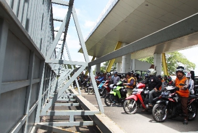 Jalan Perimeter Utara Bandara Soekarno-Hatta diberlakukan buka tutup.