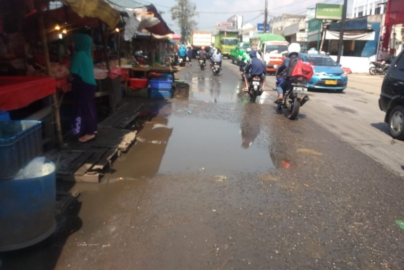 Jalan raya di depan pasar Cileungsi, Cileungsi, Kabupaten Bogor. (ilustrasi)